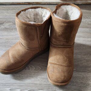 Denver Hayes Tan Suede Winter Boots - size 6